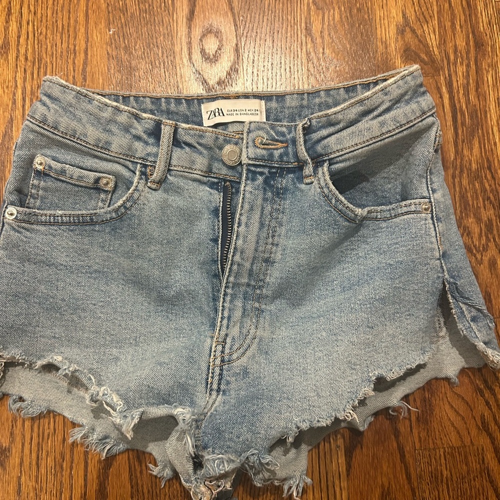 Zara Women's Light Blue Frayed Denim Shorts SIZE 2